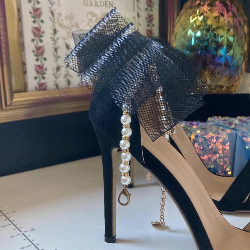 size 41 (size 9) black strap heels diamond and pearl ankle straps bows at back - Picture 8 of 15